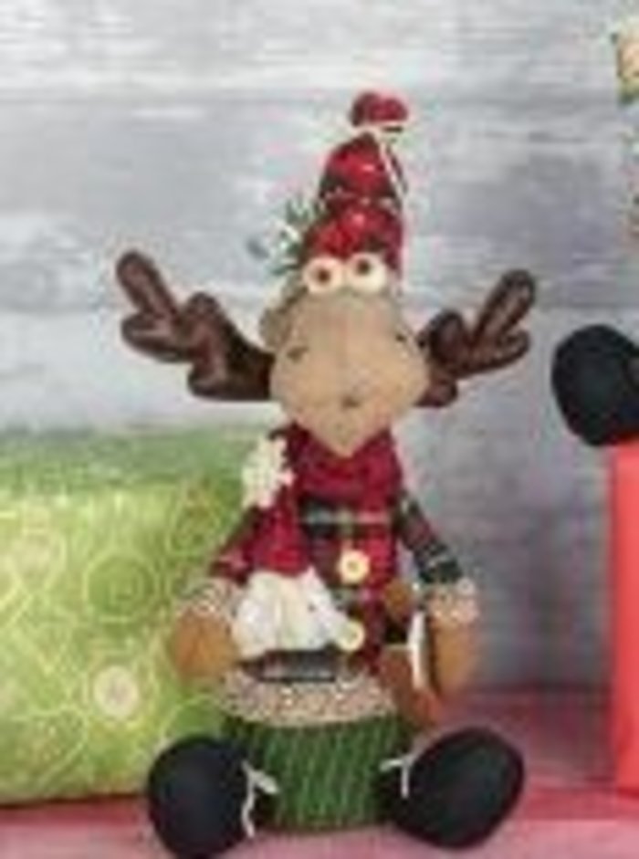 Sitting Holiday Moose